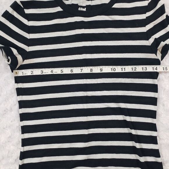 Old Navy size medium fitted black and white striped short sleeve - Picture 3 of 5